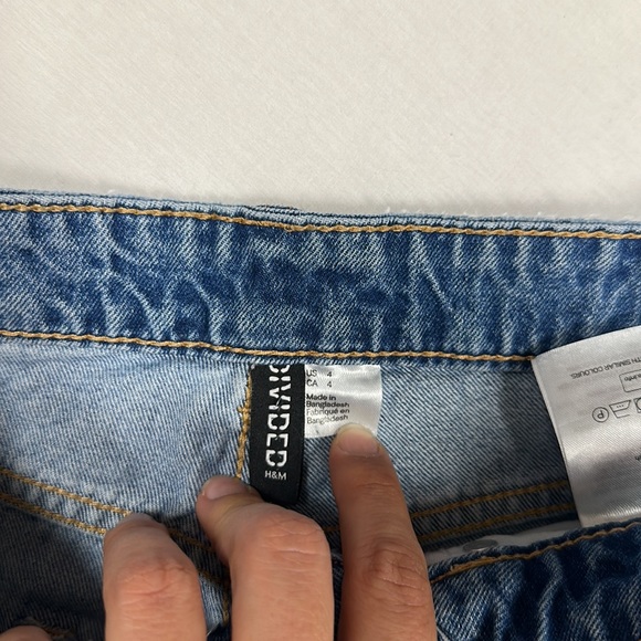 H&M Divided Distressed Jeans - Picture 3 of 9